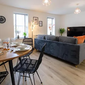 https://the-courtyard.tophotelsbath.com