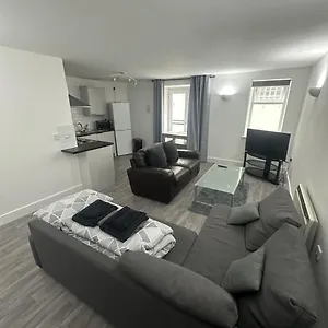  Apartment Centre